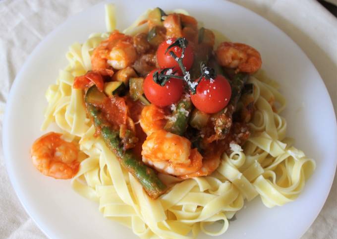 Simple Way to Prepare Any-night-of-the-week Shrimp, Asparagus & Cherry tomatoes Pasta