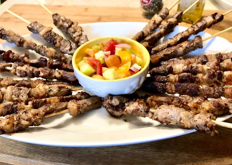 Spiedini marinati e dadolata di verdure