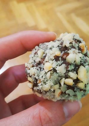 Foto di Bonbon di cioccolato e nocciole