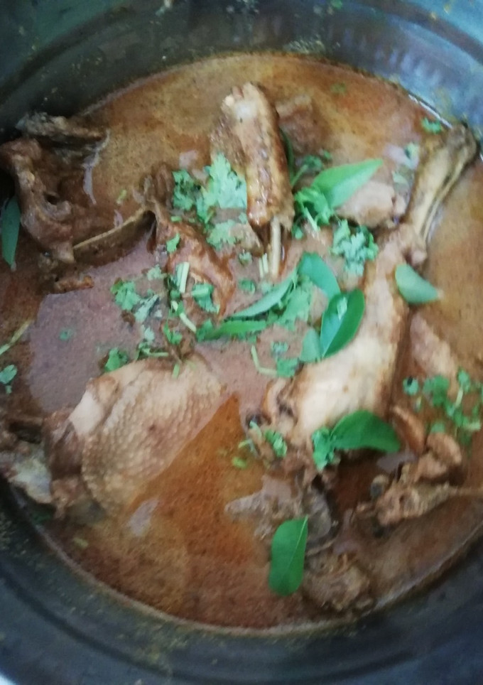 நாட்டுக்கோழிக் குழம்பு(nattukoli kulambu recipe in tamil) செய்முறை முக்கிய புகைப்படம்