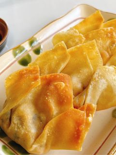 Hình của món Hoành thánh chay chiên.