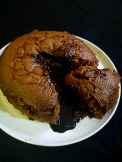 स्टीम्ड लावा केक (Steamed lava Cake recipe in Hindi) रेसिपी मुख्य फोटो