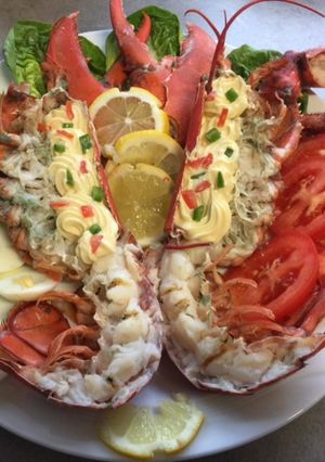 Une photo de Table de Noël  (assiette d’homard)