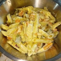A picture of Pasta with white sauce.