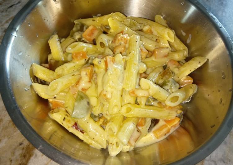 Pasta with white sauce