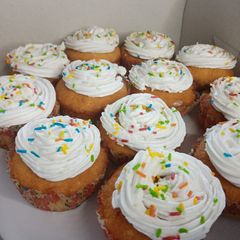 A picture of Vanilla Cupcakes #flourrecipe.