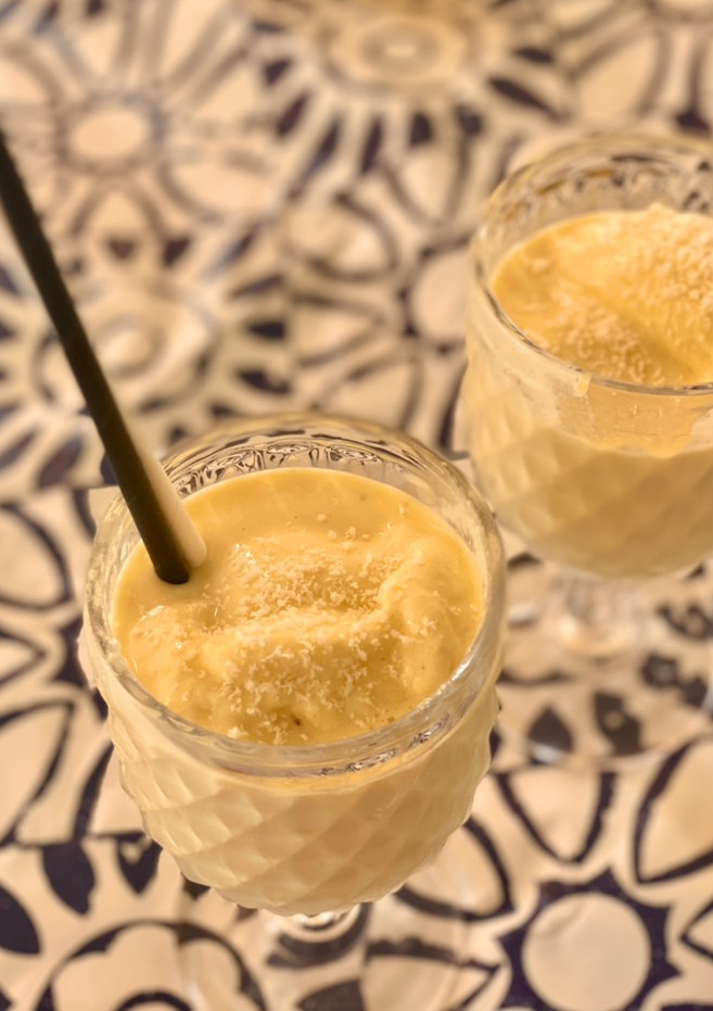 Una foto de Sorbete de piña colada sin alcohol