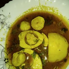 A picture of Anda aloo curry.