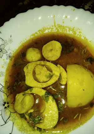 A picture of Anda aloo curry.
