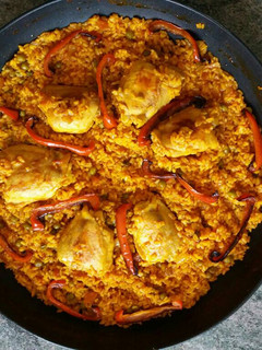 Una foto de Paella de pollo🐔