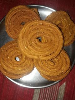 चकली (chakali recipe in marathi) रेसिपी चे मुख्य फोटो