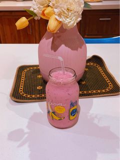 صورة لوصفة لبن الفراولة والتوت😋🍓🫐