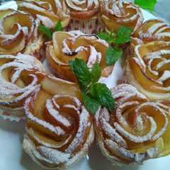 Una foto de Rosas de manzana y hojaldre. Receta estrella