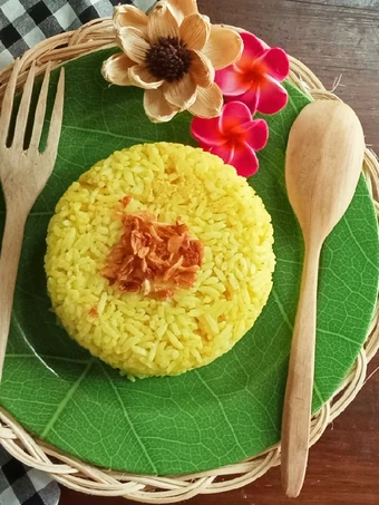 Langkah Mudah untuk Menyiapkan Resep  Nasi Kuning Magicom Simple ala anak kos yang Bikin Ngiler, Enak