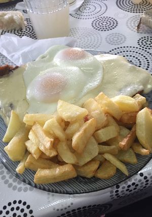 Una foto de Milanesa a caballo completa