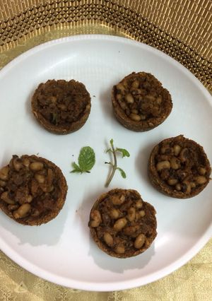 A picture of Baked Katori with Lobia.