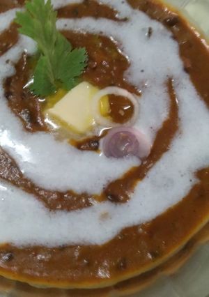 A picture of Restaurant style Dal makhni.