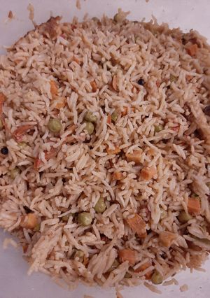 A picture of سبزی پلاو.