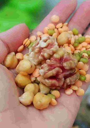 Hình của món Sữa hạt đậu lăng, đậu gà, óc chó.