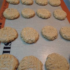 A picture of 4 Ingredient Peanut Butter Oat Cookies.