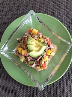 Una foto de Ceviche de atún de lata con mango