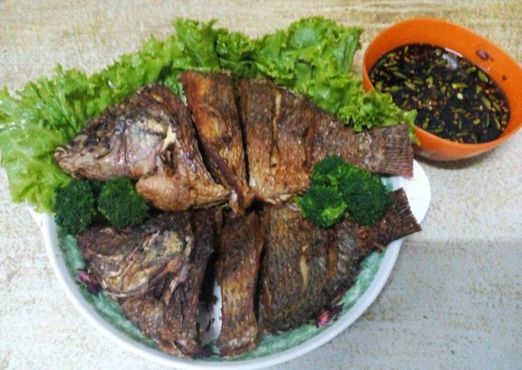 Bagaimana meracik Ikan Mujaer Goreng + Sambel Kecap Lezat