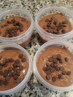 Una foto de Helado o crema fría de plátano y chocolate tú eliges
