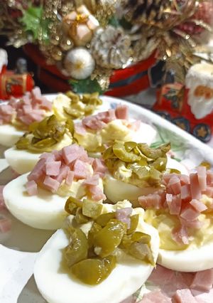Una foto de Huevos rellenos económicos y muy fáciles 😃