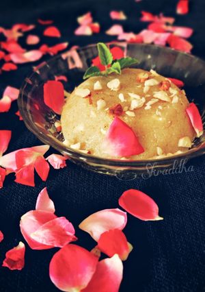 A picture of Sooji ka halwa.