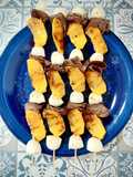 Brocheta de caqui con cecina y mozzarella