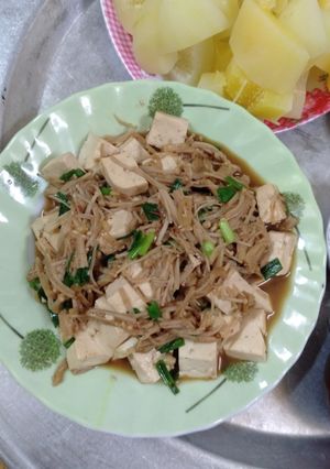 Hình của món Đậu phụ xào nấm.