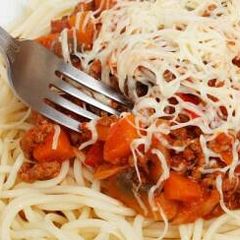 A picture of A delicious Pasta and bolognaise souce.