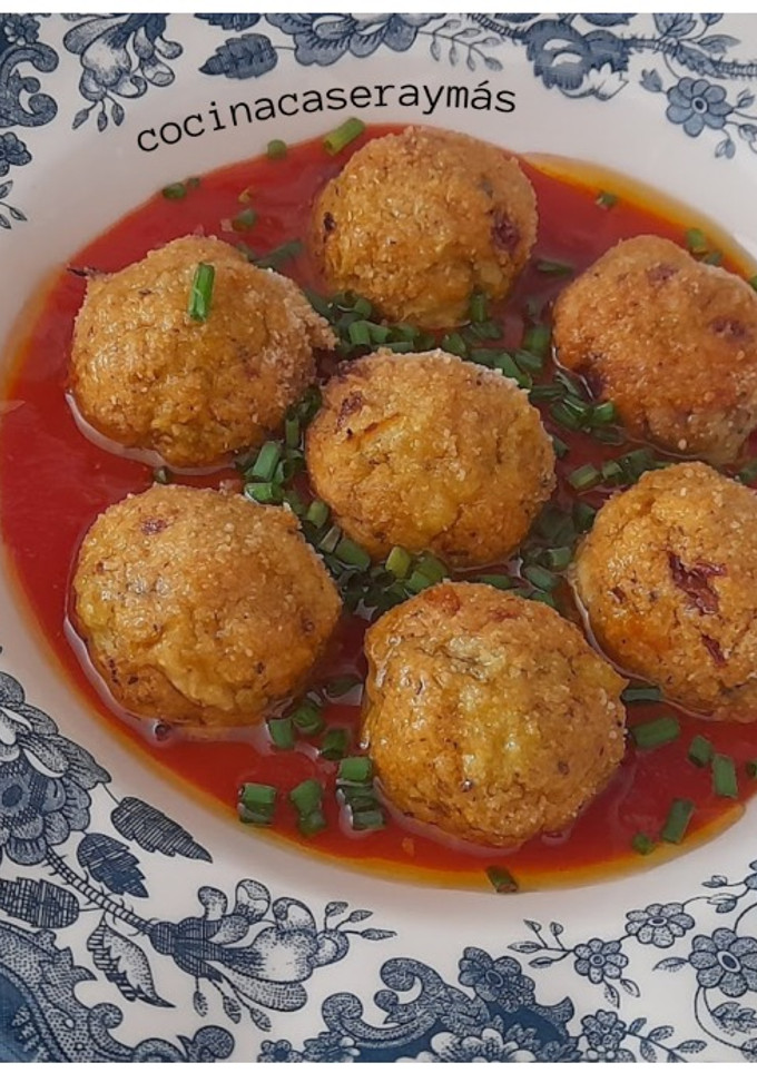 Una foto de Albóndigas de berenjena con tomate seco