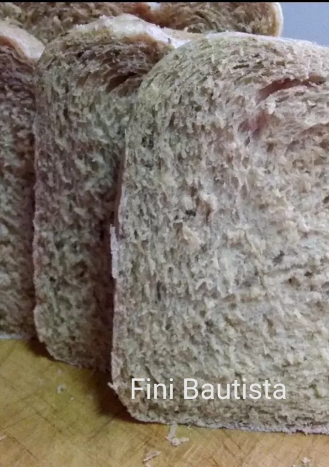 Una foto de Pan de molde con remolacha y sin corteza (al vapor)
