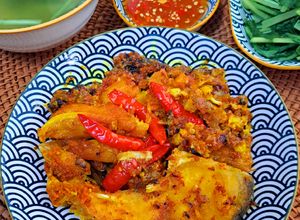 Hình của món Cá trắm kho nghệ.