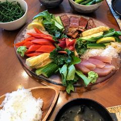 A picture of Temaki Zushi (D.Y.I. style hand roll sushi).