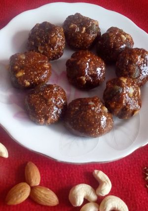A picture of Carom seeds and jaggery ladoo.