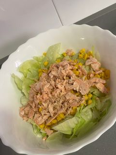 Una foto de Ensalada templada con salmón