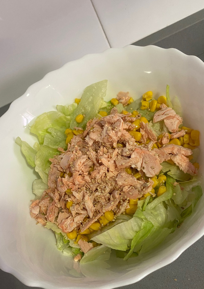 Una foto de Ensalada templada con salmón