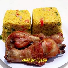 A picture of Turmeric fried rice and fried chicken.