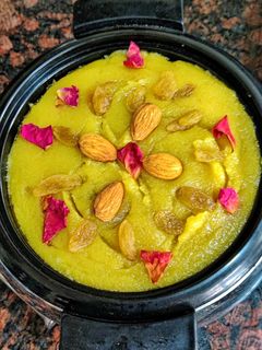 कड़ा प्रसाद(kadha prasad recipe in hindi) रेसिपी मुख्य फोटो