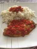 Tilapia con salsa de pimientos