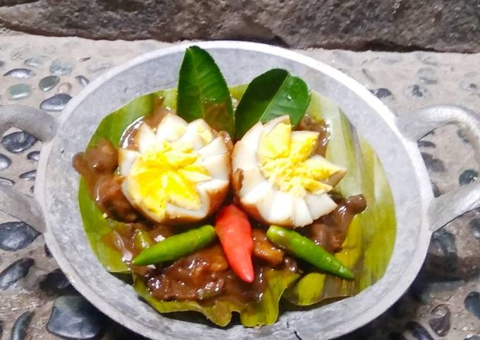 Telur bumbu petis tanpa nguleg