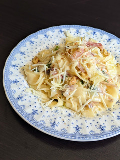 Una foto de Salsa de jamón y verdeo para pastas 🍝