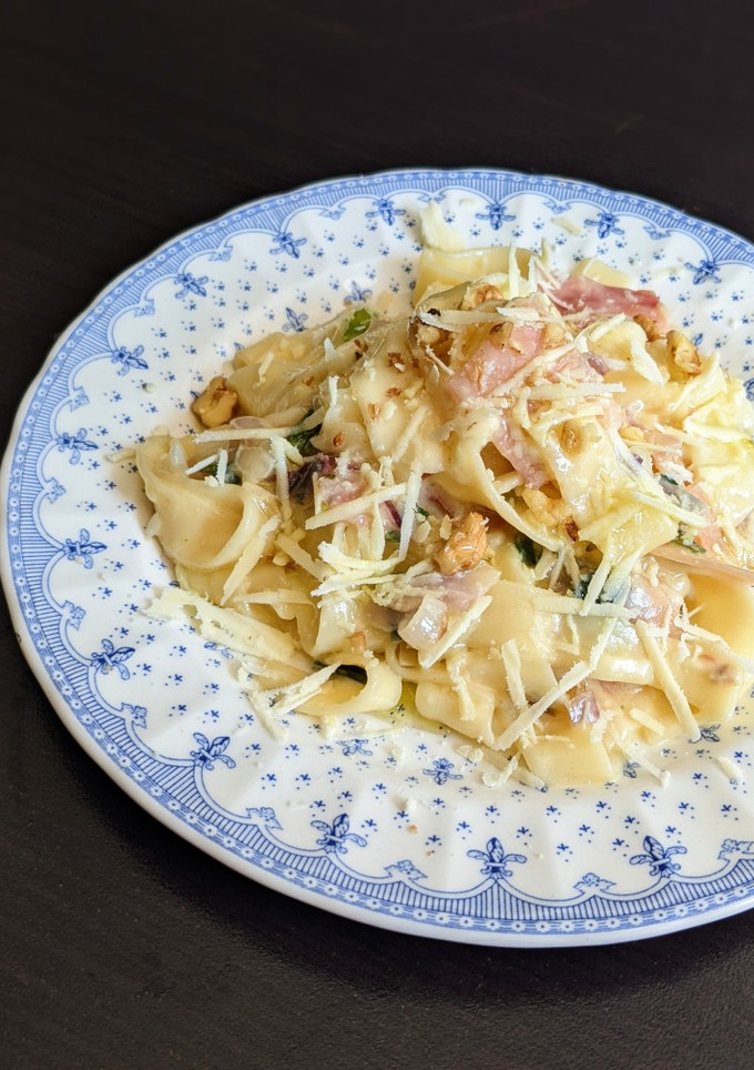 Una foto de Salsa de jamón y verdeo para pastas 🍝