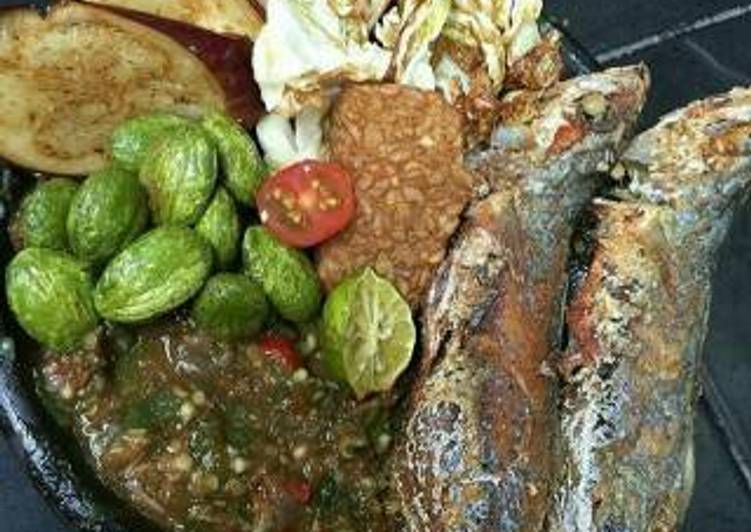 Sambal ijo pedas manis segerrrr