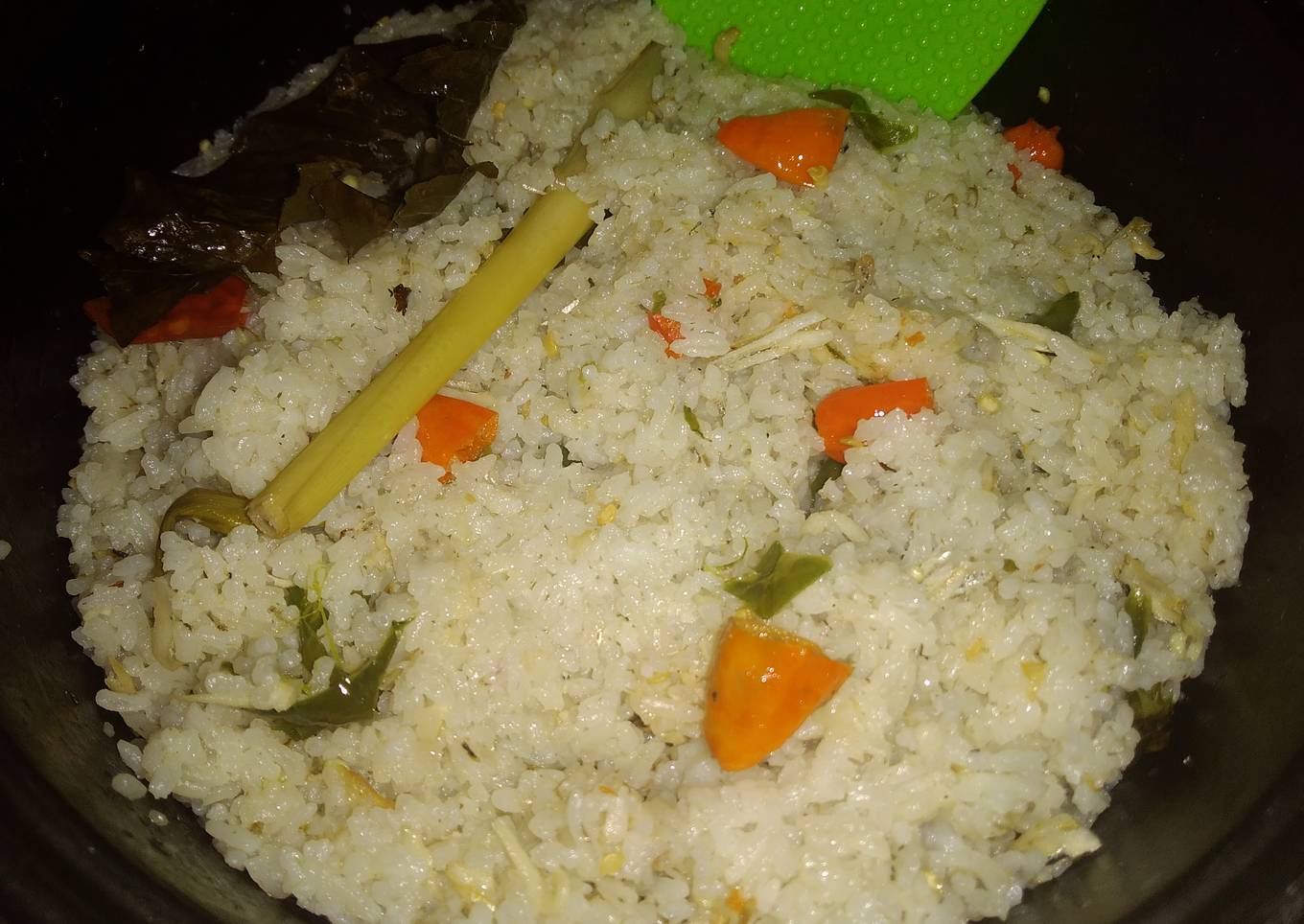 Super Macnos Magic Com Nasi Levit