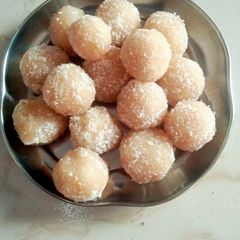 A picture of Instant coconut laddo.