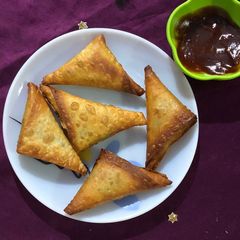 A picture of Keema Samosa.