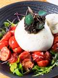 Burrata con tomates cherry y Olivada